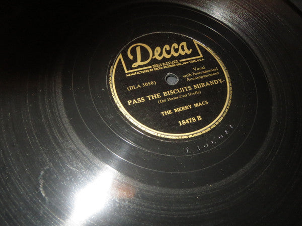 The Merry Macs : Under A Strawberry Moon / Pass The Biscuits Mirandy (Shellac, 10")